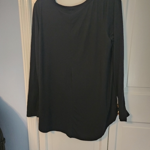 Simple Black Long Sleeve Tee. Vneck. Versatile. 1x . Closet staple. - Picture 7 of 7